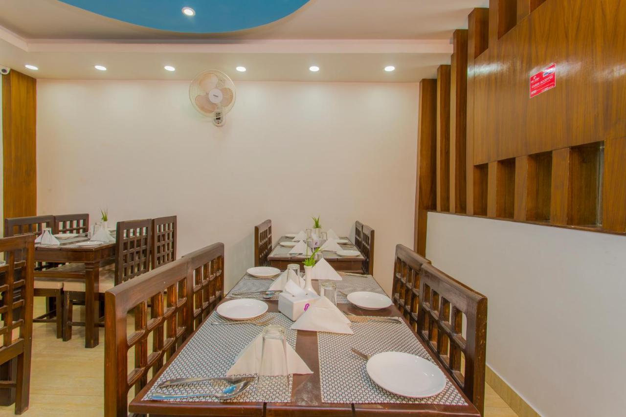 Hotel Lakeside Pvt. Ltd. โพคารา ภายนอก รูปภาพ