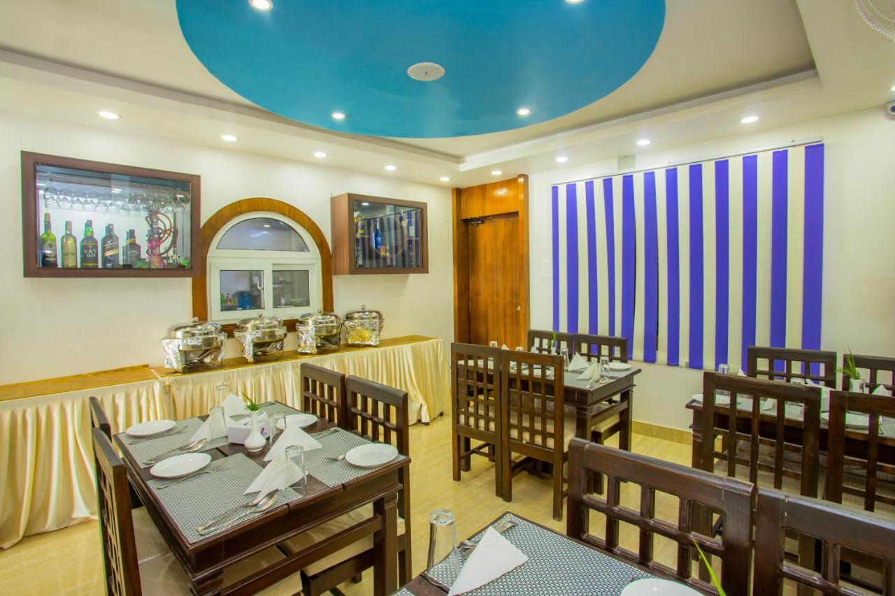 Hotel Lakeside Pvt. Ltd. โพคารา ภายนอก รูปภาพ