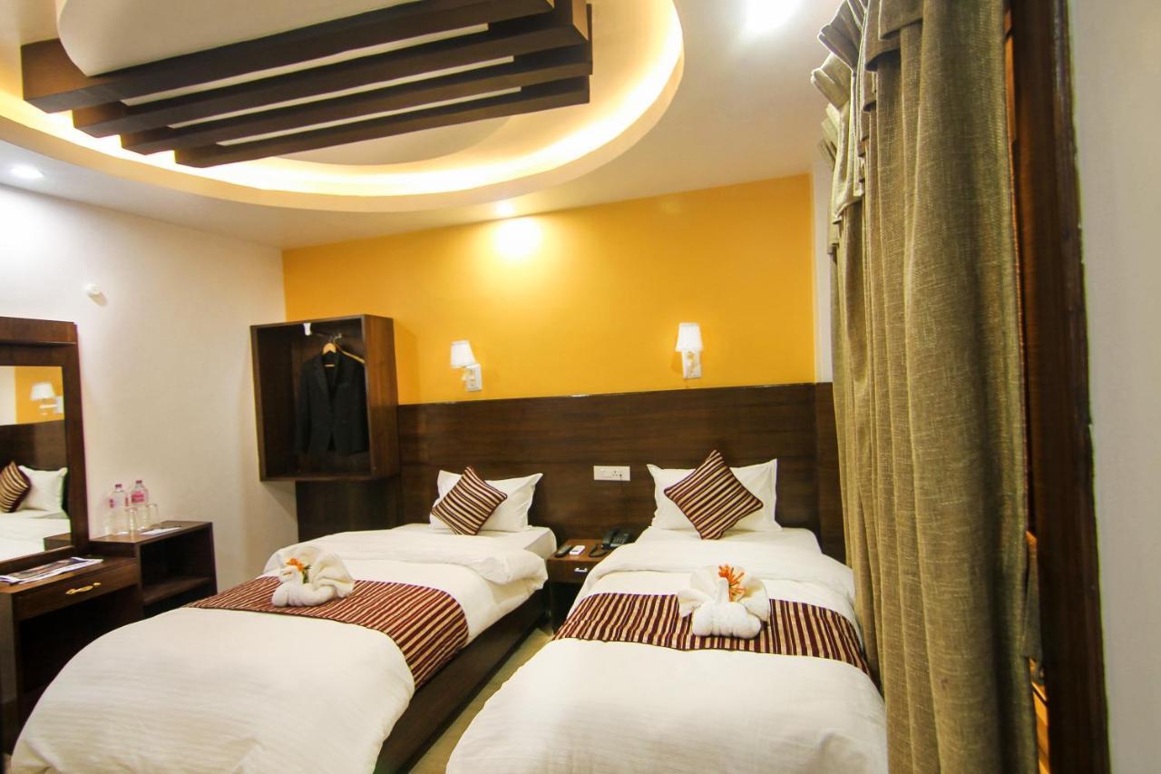Hotel Lakeside Pvt. Ltd. โพคารา ภายนอก รูปภาพ