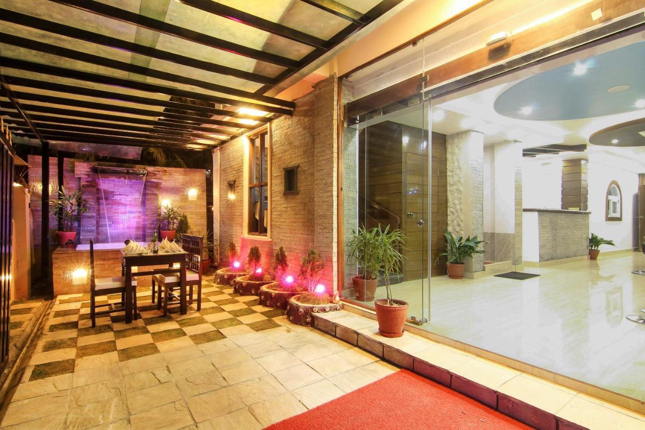 Hotel Lakeside Pvt. Ltd. โพคารา ภายนอก รูปภาพ