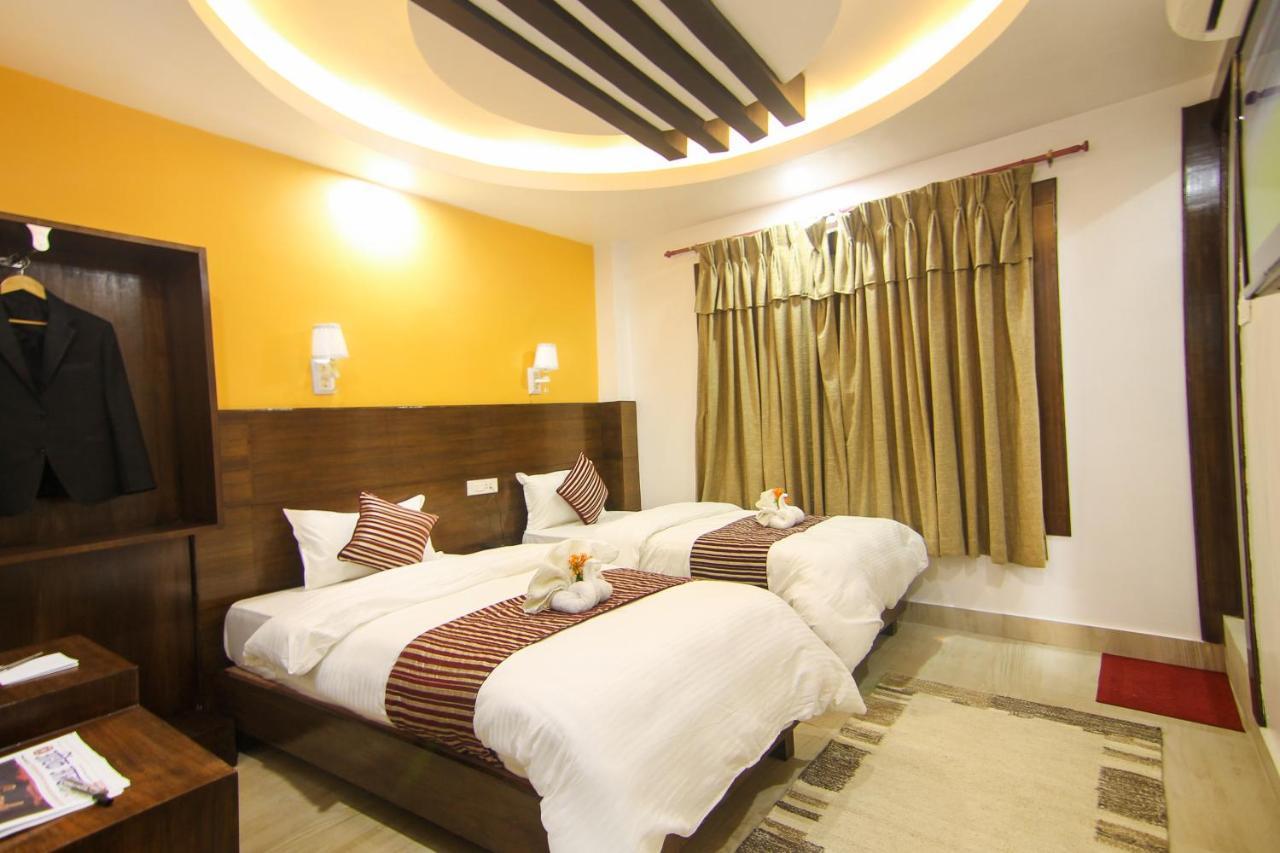 Hotel Lakeside Pvt. Ltd. โพคารา ภายนอก รูปภาพ