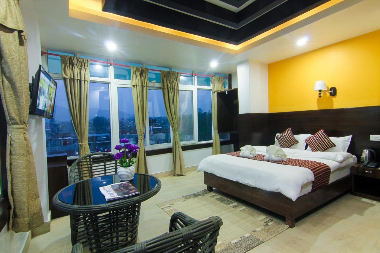 Hotel Lakeside Pvt. Ltd. โพคารา ภายนอก รูปภาพ