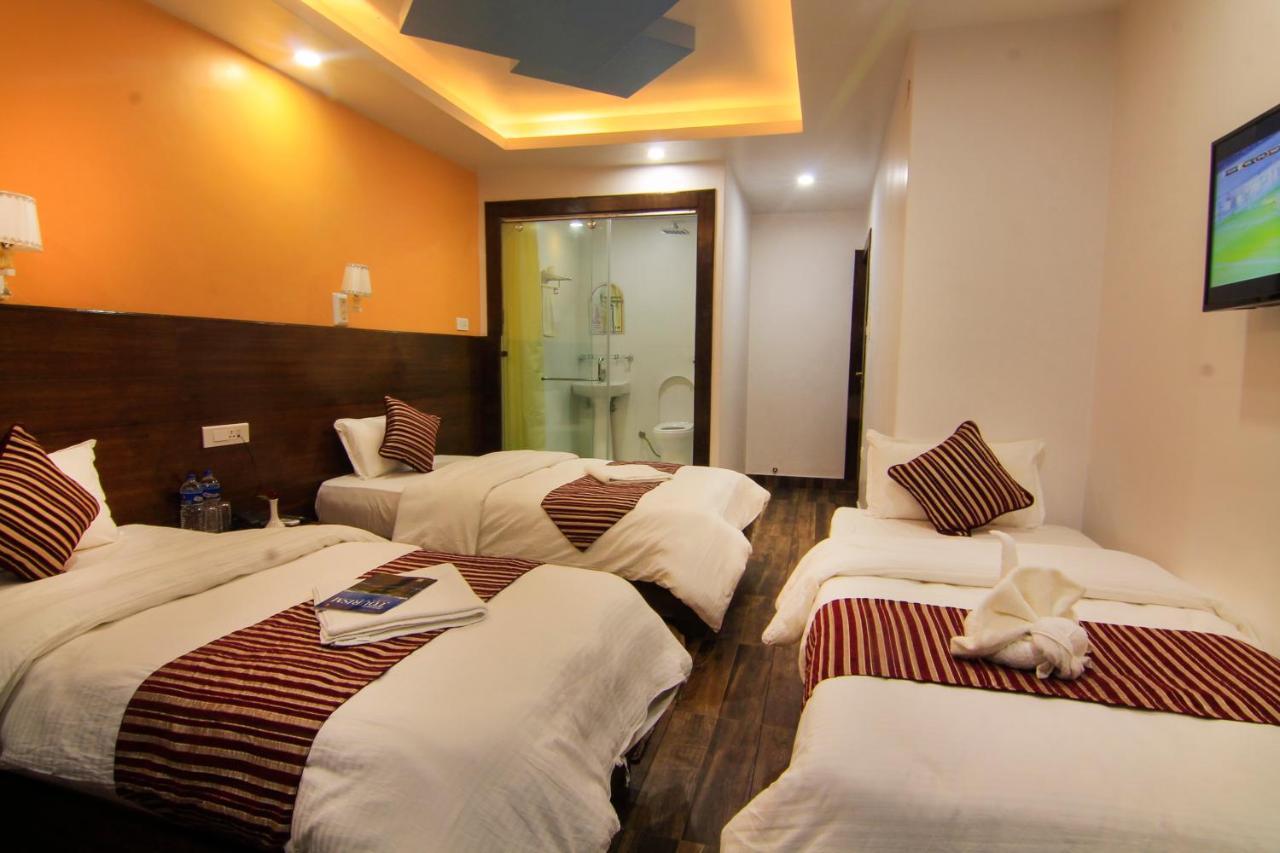 Hotel Lakeside Pvt. Ltd. โพคารา ภายนอก รูปภาพ