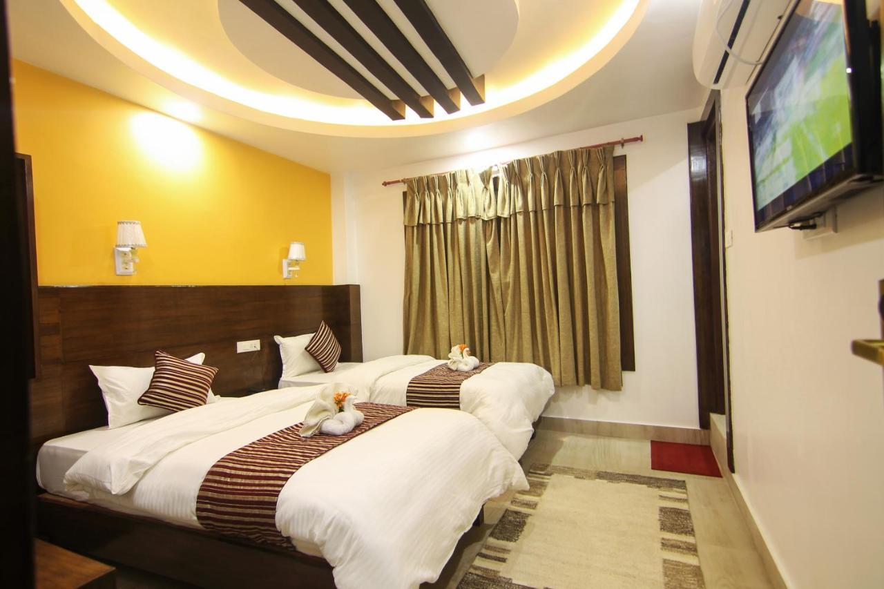 Hotel Lakeside Pvt. Ltd. โพคารา ภายนอก รูปภาพ