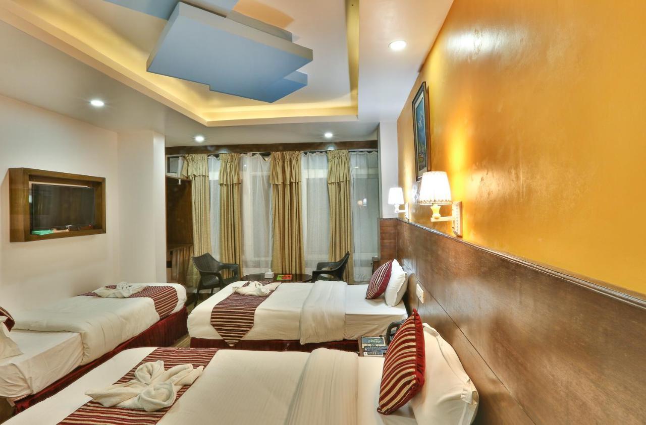Hotel Lakeside Pvt. Ltd. โพคารา ภายนอก รูปภาพ