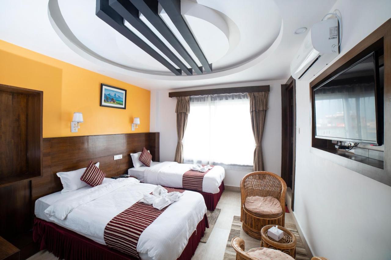 Hotel Lakeside Pvt. Ltd. โพคารา ภายนอก รูปภาพ