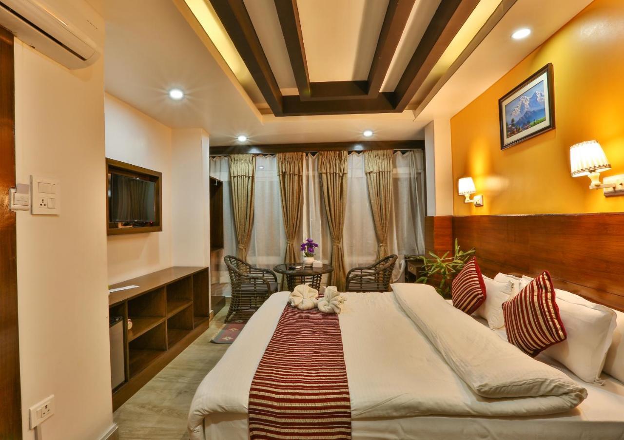 Hotel Lakeside Pvt. Ltd. โพคารา ภายนอก รูปภาพ
