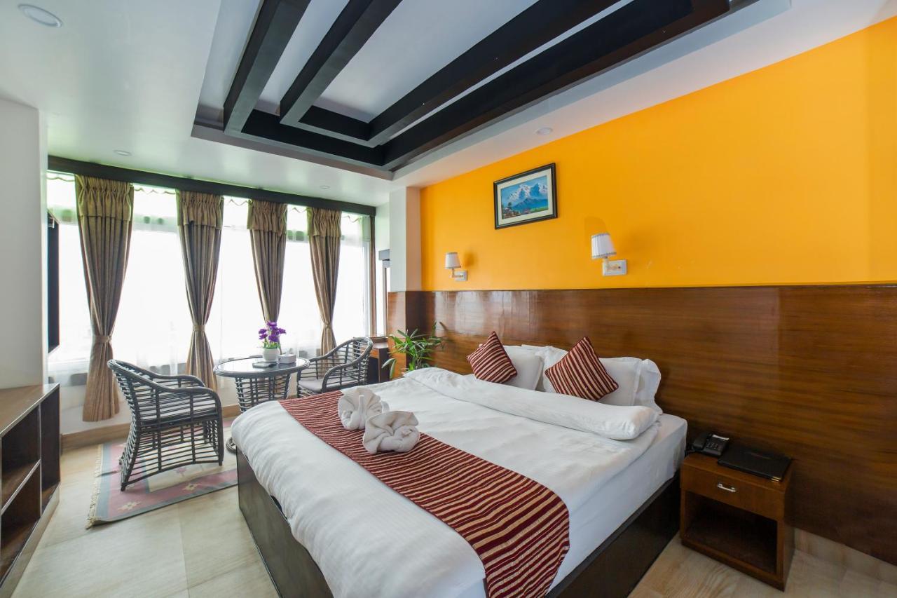 Hotel Lakeside Pvt. Ltd. โพคารา ภายนอก รูปภาพ