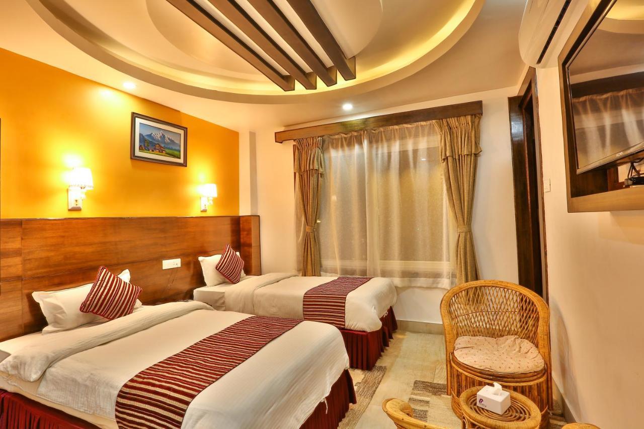 Hotel Lakeside Pvt. Ltd. โพคารา ภายนอก รูปภาพ