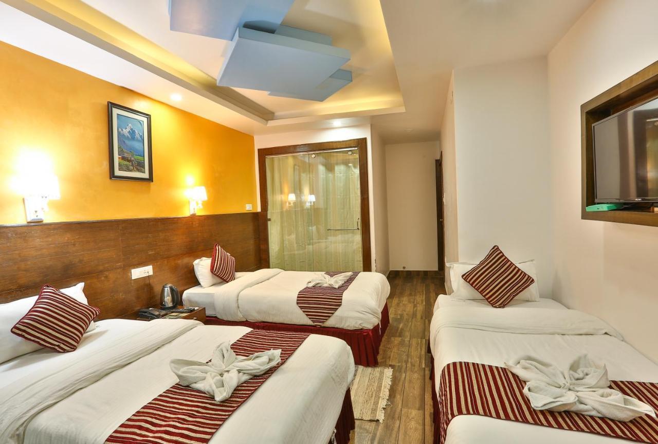 Hotel Lakeside Pvt. Ltd. โพคารา ภายนอก รูปภาพ