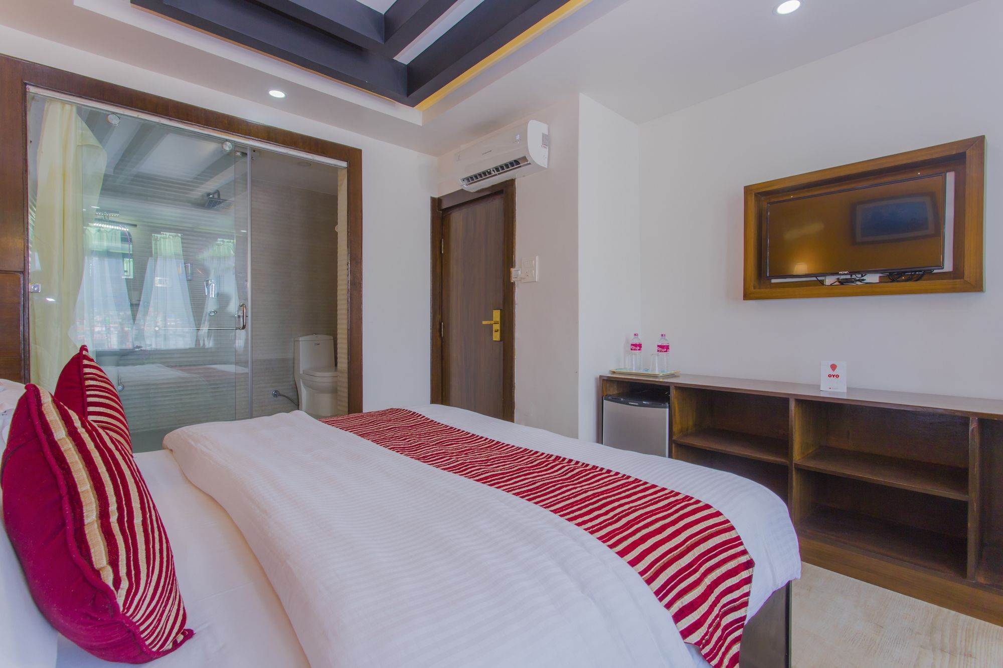 Hotel Lakeside Pvt. Ltd. โพคารา ภายนอก รูปภาพ